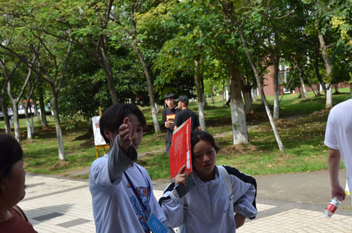 给新生指路.jpg 给新生指路.jpg