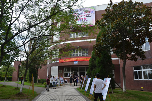 迎新场景.jpg 迎新场景.jpg