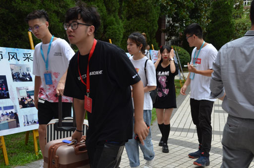 干事迎接新生.jpg 干事迎接新生.jpg