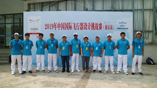 合影_副本.jpg 合影_副本.jpg