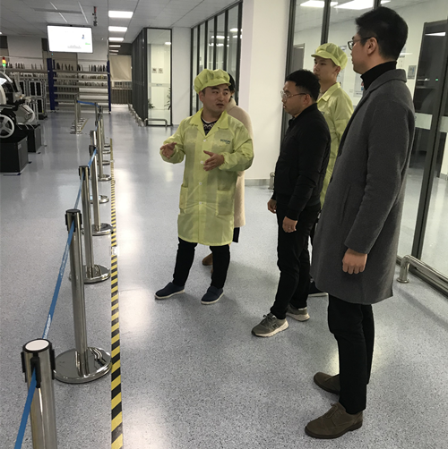 参观学生就业环境_副本.png 参观学生就业环境_副本.png