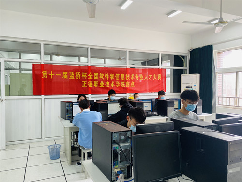 比赛现场_副本.jpg 比赛现场_副本.jpg