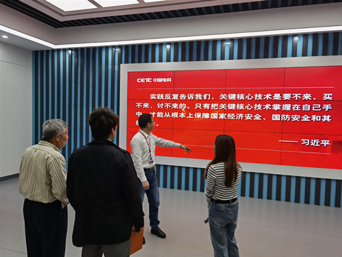 参观_副本.jpg 参观_副本.jpg