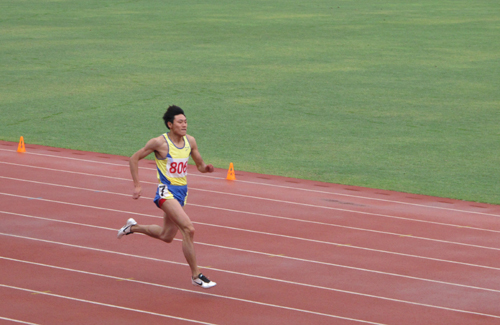 色情视频
吴德成同学在400米比赛中.jpg