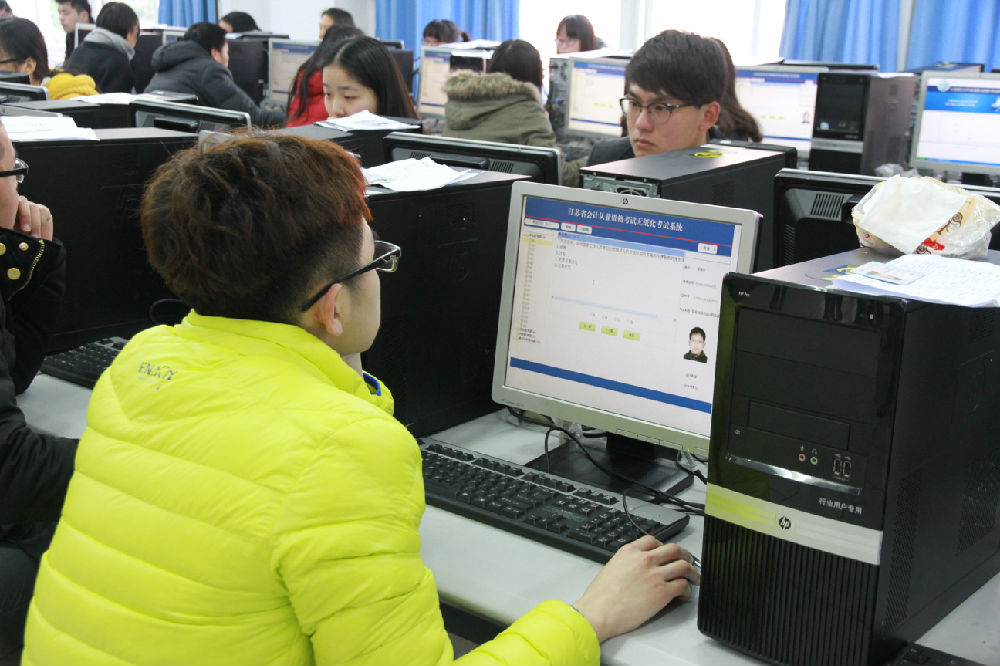 2图为考生参加在色情视频
举行的会计从业资格考试(资料图片).JPG