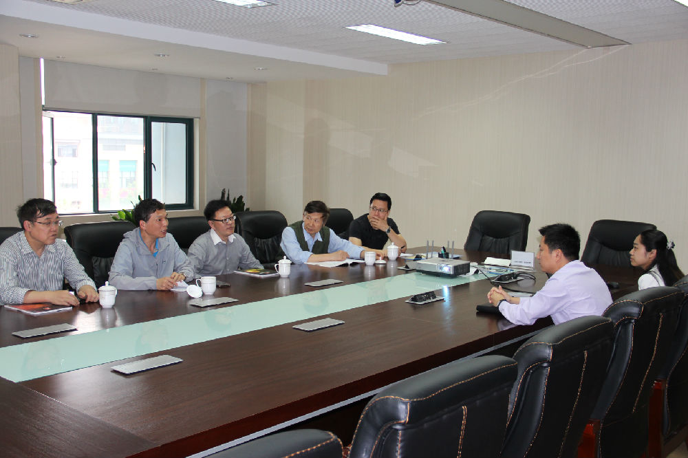 1校企双方领导座谈现场.JPG