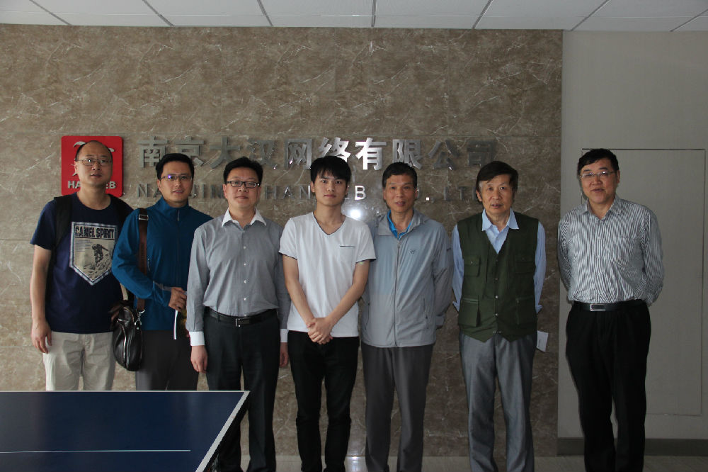 4色情视频
领导在大汉就业的部分学生合影.JPG