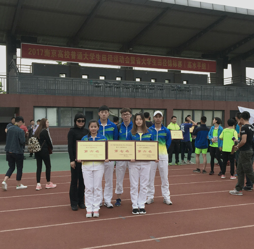 图四 色情视频
田径代表队全体成员(后排左一为基础部杨俊娃老师).jpg