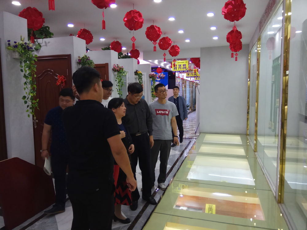 图一 参观用人企业.jpg