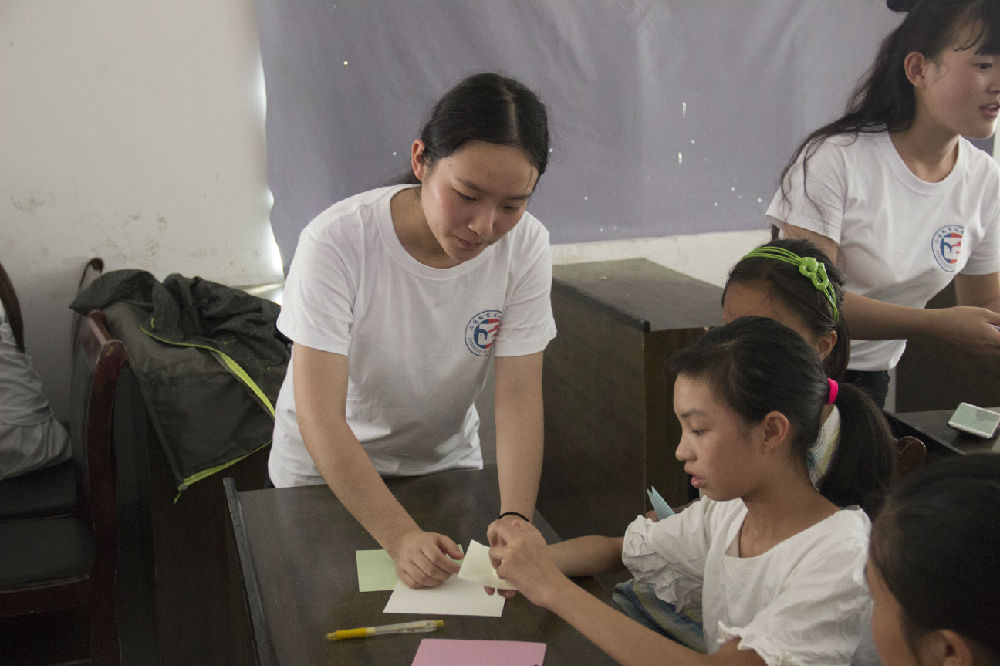 图二 手工课课堂.jpg