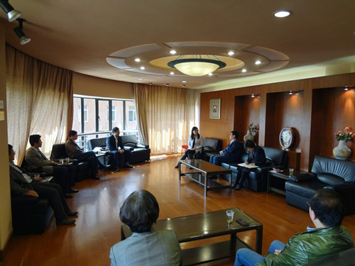 色情视频
领导与上海民航职业技术学院领导交流座谈.jpg